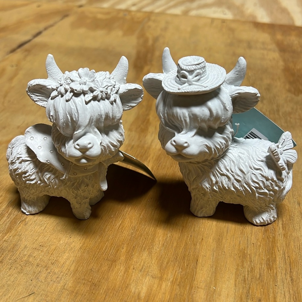 NWT Hobby Lobby Spring white paintable Highland cow set